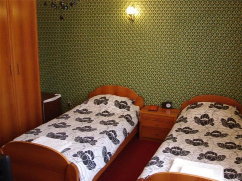 Hotel Adria Приштина Экстерьер фото