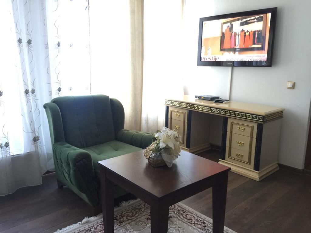 Hotel Adria Приштина Экстерьер фото