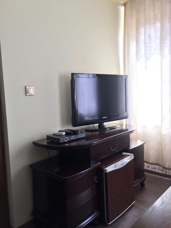 Hotel Adria Приштина Экстерьер фото