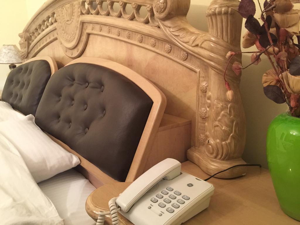 Hotel Adria Приштина Экстерьер фото