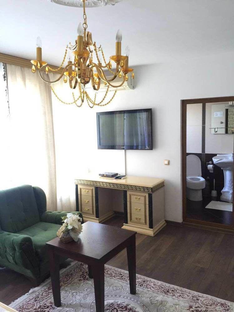 Hotel Adria Приштина Экстерьер фото