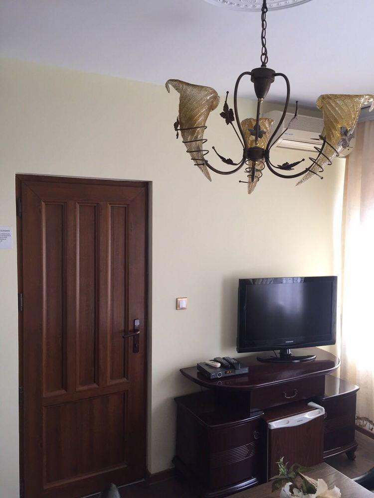 Hotel Adria Приштина Экстерьер фото