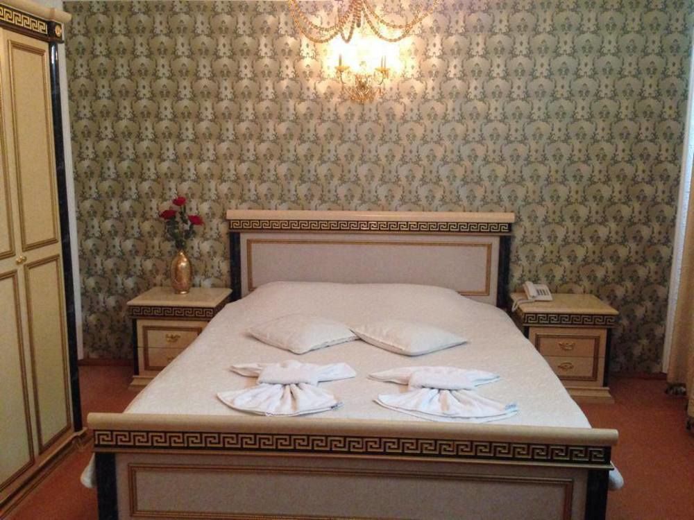 Hotel Adria Приштина Экстерьер фото