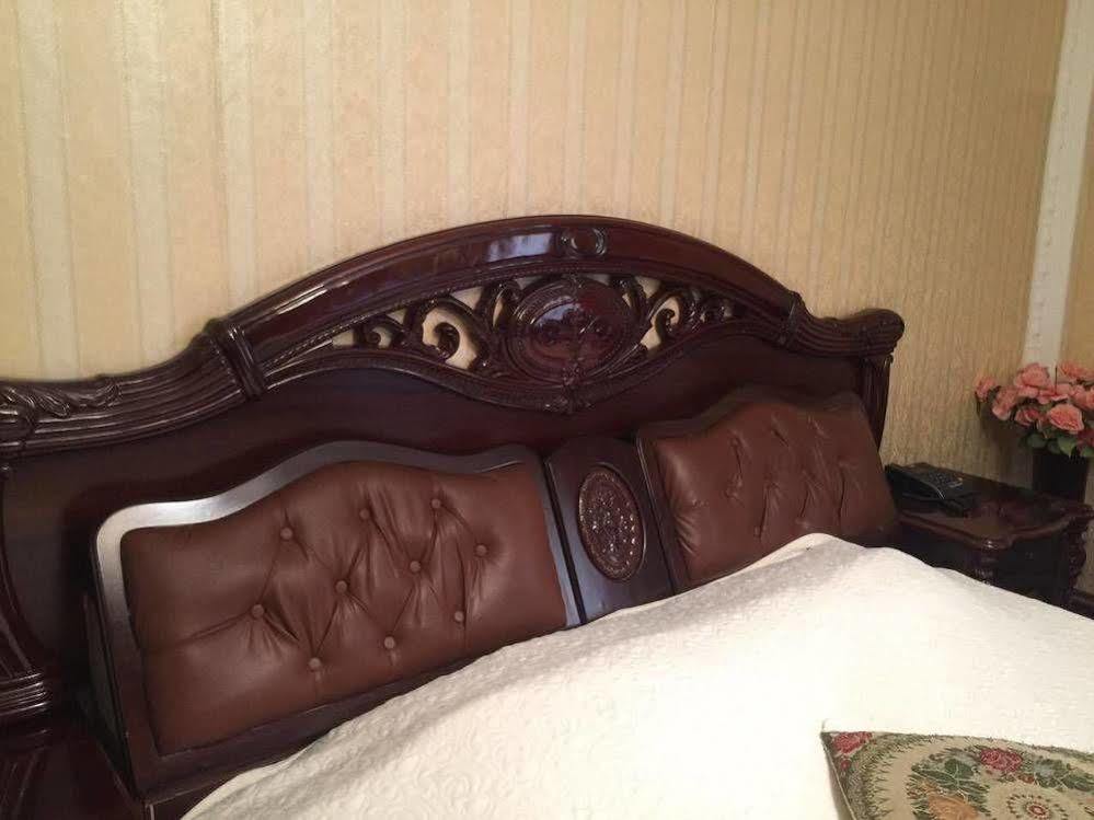 Hotel Adria Приштина Экстерьер фото