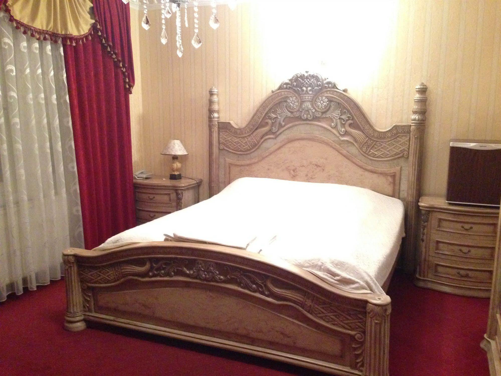 Hotel Adria Приштина Экстерьер фото