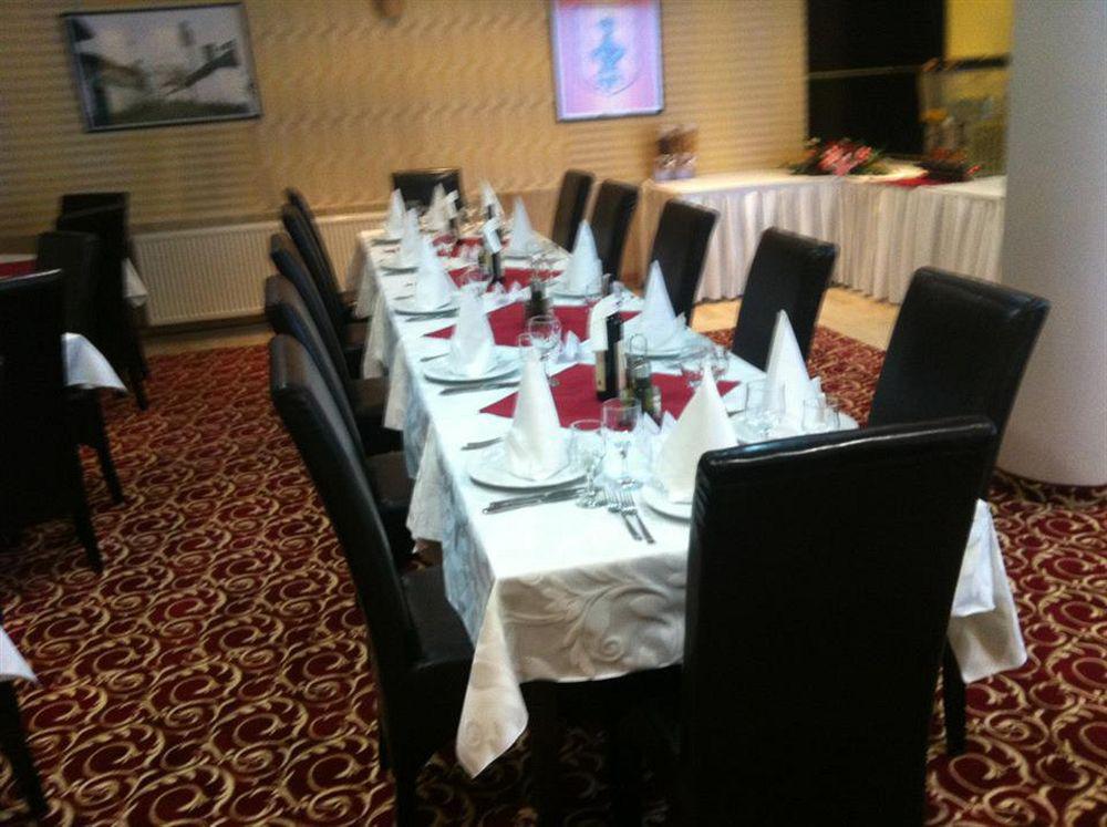 Hotel Adria Приштина Экстерьер фото